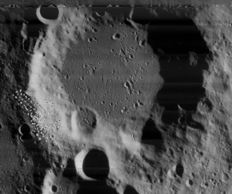 Imagen del cráter Manzinus, en el Polo Sur lunar. Foto: NASA